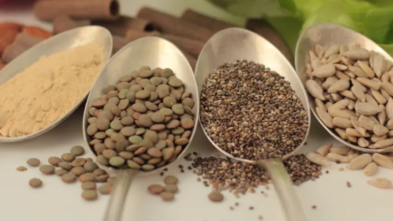 Lentils, maca powder, chia seeds, sunflower seeds, buckwheat pasta, almonds, bell pepper and lettuce