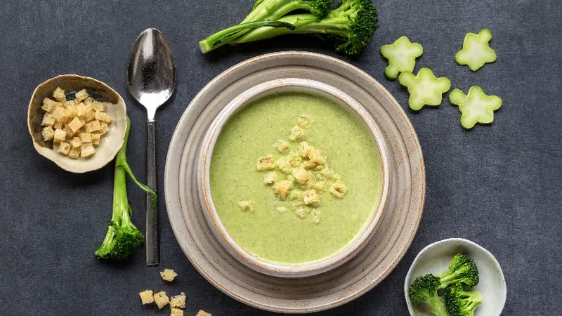 Broccoli Soup and Croutons